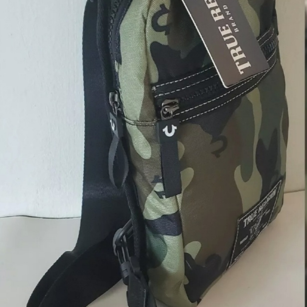 TRUE RELIGION | CROSSBODY SLING BAG | GREEN CAMO | UNISEX | NWT - Picture 4 of 7